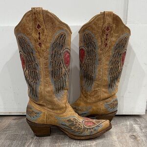 Corral Tan Cowboy Boots with Embroidered Wings and Hearts Snip Toe 8.5